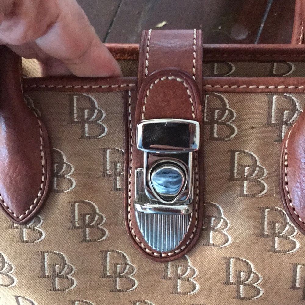Dooney and Bourke purse - Picture 5 of 10